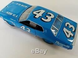 1971 Plymouth #43 Richard Petty Autographed Road Runner Blue Ertl 1/18 Replica