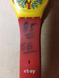 Signed Vintage 1985 Swatch Watch Modele Avec Personnages GZ100 Keith Haring