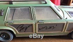VACATION 1979 WAGON FAMILY TRUCKSTER Autograph Chevy Chase, D'Angelo, Hall