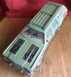 VACATION 1979 WAGON FAMILY TRUCKSTER Autograph Chevy Chase, D'Angelo, Hall