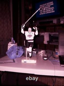 Wayne Gretzky Salvino statue limited edition Autographed with certificate